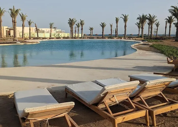 Modern Beachfront 1br Loft With Garden In Somabay Chalet Hurghada