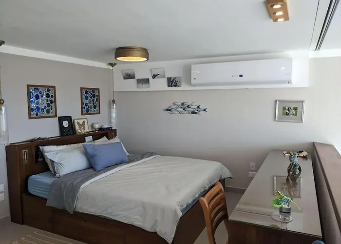 Chalet Modern Beachfront 1br Loft With Garden In Somabay Hurghada