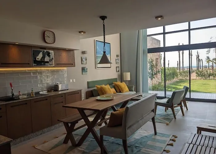 Modern Beachfront 1br Loft With Garden In Somabay * Hurghada