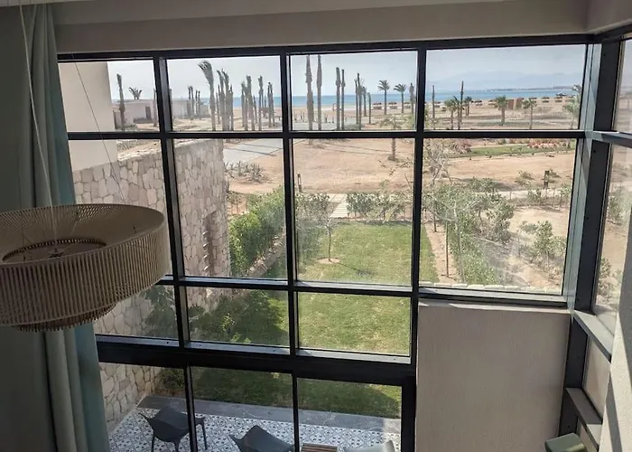 Chalet Modern Beachfront 1br Loft With Garden In Somabay Hurghada