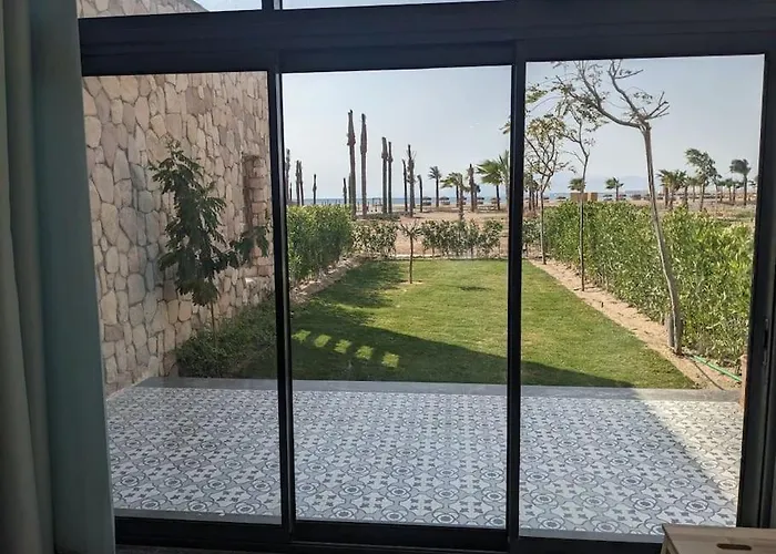 Modern Beachfront 1br Loft With Garden In Somabay *